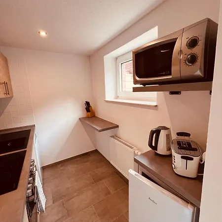 Ferienwohnung/monteurwohnung Souterrain, Neu Renoviert Apartamento